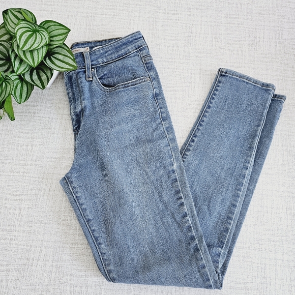LEVI'S Women High Rise Skinny Denim Jean Light Wash Size 27 Waist - Picture 2 of 10